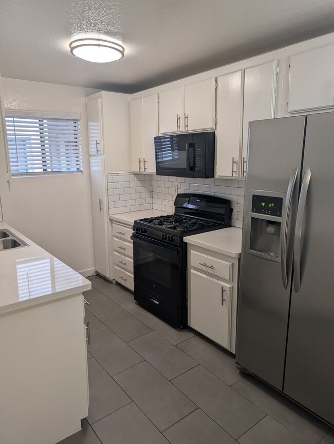 7014 Lanewood Ave, Unit 16