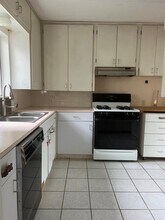5110 Valley Oak Dr in Austin, TX - Building Photo - Building Photo