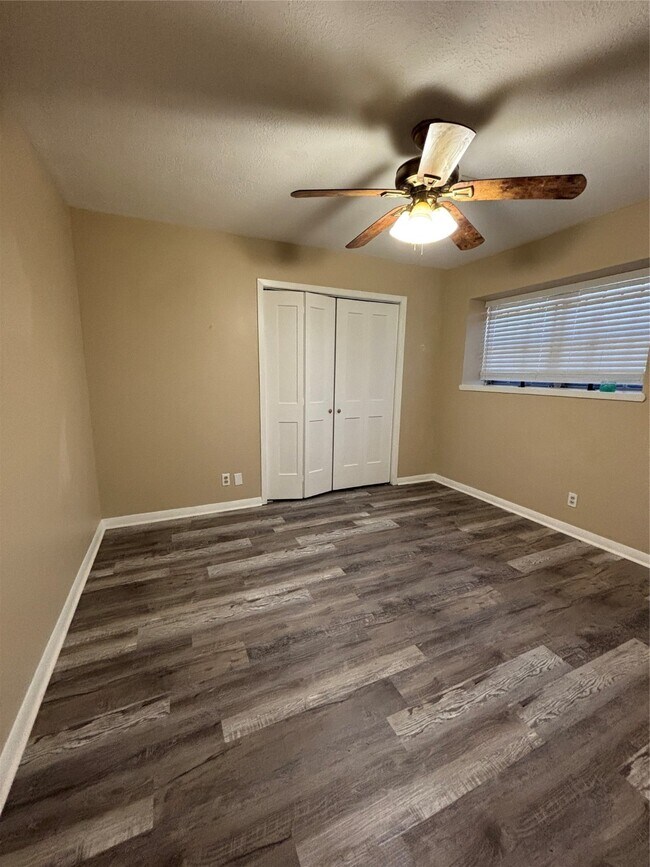 10227 Gulf Meadows Dr in Houston, TX - Foto de edificio - Building Photo