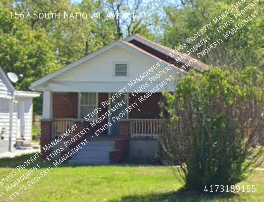 1562 S National Ave in Springfield, MO - Building Photo