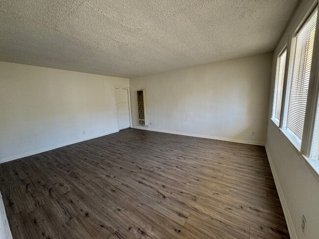 225 Camino Real, Unit 225 in Redondo Beach, CA - Foto de edificio - Building Photo