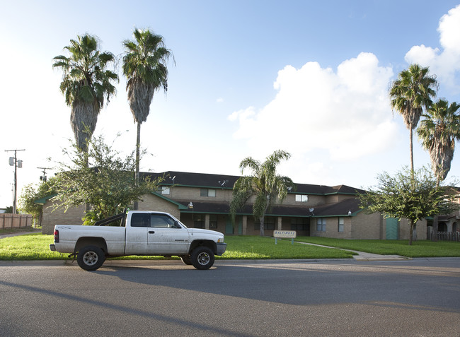 1011 Citrus Terrace in Harlingen, TX - Foto de edificio - Building Photo