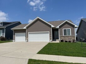 655 SE Tallgrass Ln in Waukee, IA - Building Photo