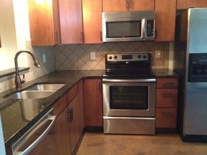 250 Martha Dr-Unit -106 in Athens, GA - Building Photo - Building Photo