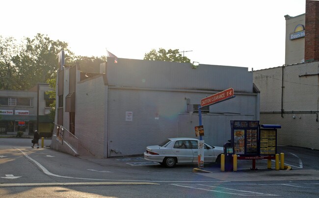 4422 Connecticut Ave NW in Washington, DC - Building Photo - Building Photo
