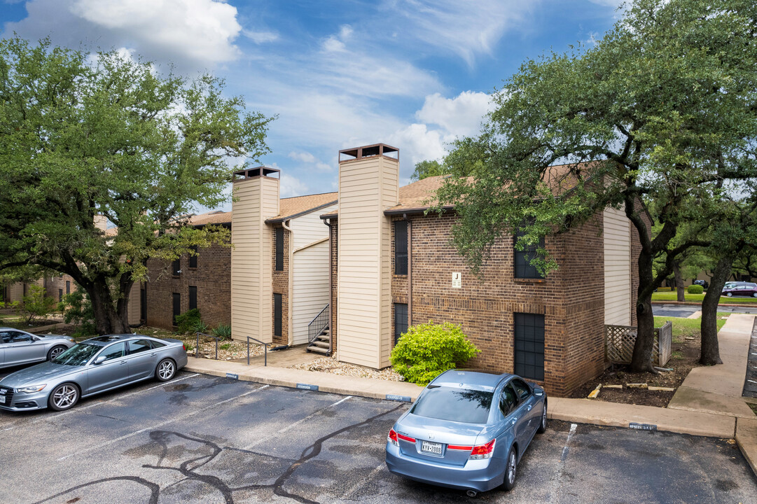 Mesa Village Condominiums in Austin, TX - Building Photo