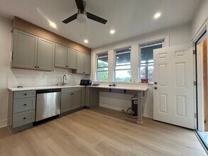 66 Perthshire Rd, Unit 1 in Boston, MA - Building Photo - Building Photo