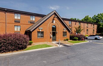 Furnished Studio-Greenville - Haywood Mall in Greenville, SC - Building Photo - Building Photo