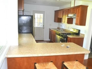 35030 Pettibone Rd in Solon, OH - Foto de edificio - Building Photo