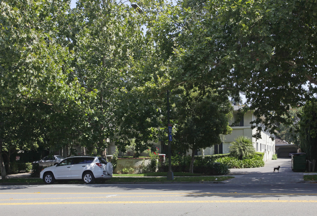 1786 The Alameda in San Jose, CA - Building Photo