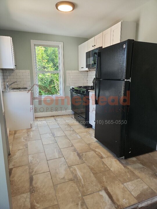 415 Colwyn Ave in Darby, PA - Building Photo