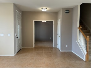 851 N Hartnell Pl in Hanford, CA - Building Photo - Building Photo