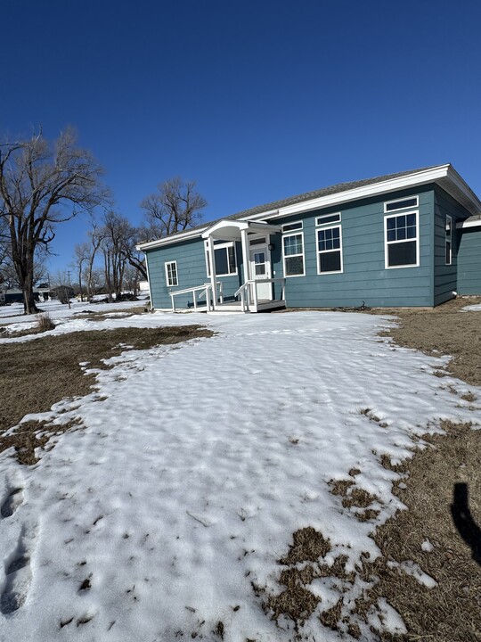 520 E Garfield Ave in Sterling, KS - Building Photo