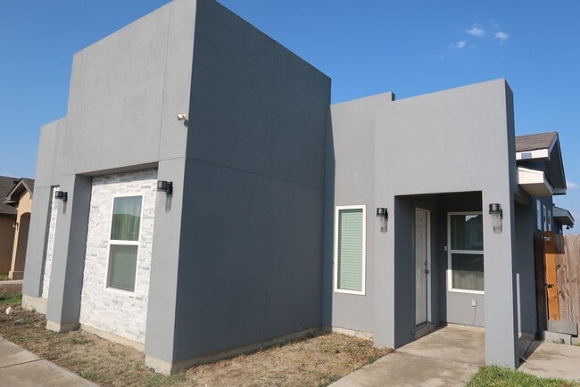 515 Graneros Ave in Laredo, TX - Building Photo - Building Photo