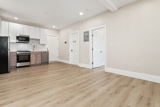 41 Wolcott St, Unit 4 in Everett, MA - Building Photo - Building Photo