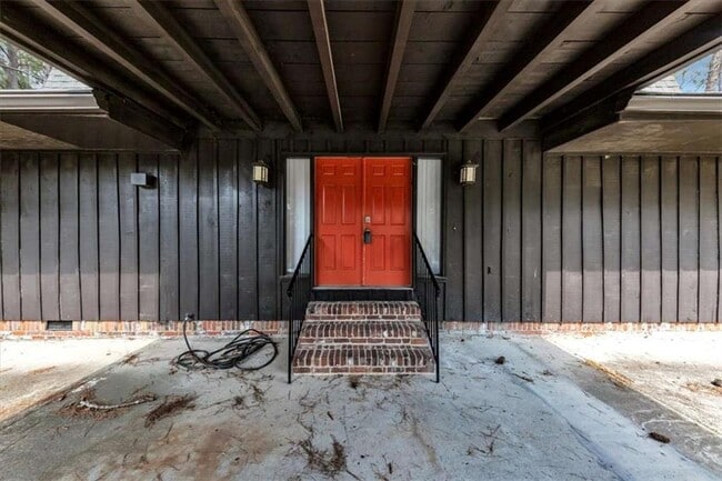 property at 3215 Redona Dr