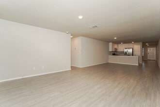 10627 Varmus Dr in Converse, TX - Foto de edificio - Building Photo