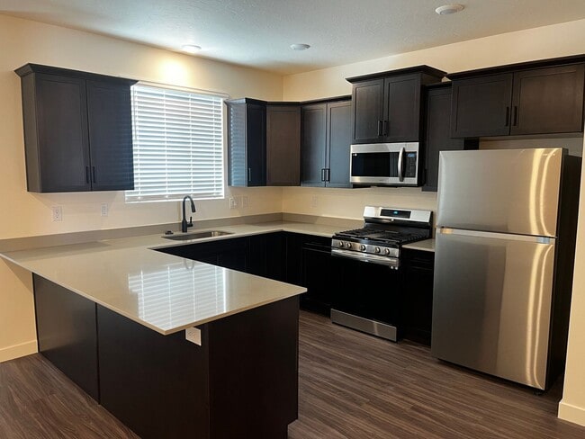 634 Red Berry Dr in Eagle Mountain, UT - Building Photo - Building Photo