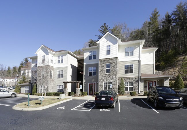 Northpoint Commons Apartments in Asheville, NC - Foto de edificio - Building Photo