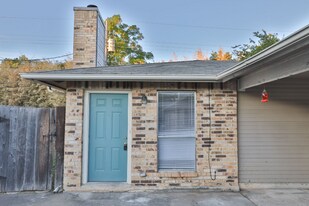 2102 Courtney St in Austin, TX - Building Photo