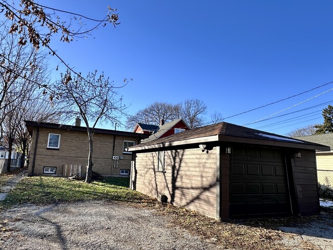 1125 Wadsworth Ave in North Chicago, IL - Building Photo - Building Photo