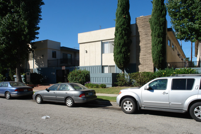 5065 Buffalo Ave in Sherman Oaks, CA - Building Photo - Building Photo