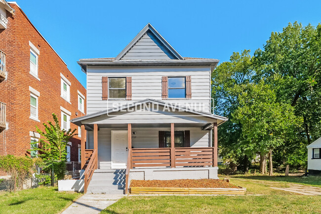 property at 2723 Park Ave
