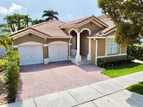 11300 NW 48th Terrace in Doral, FL - Building Photo - Building Photo