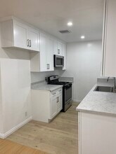 229 N Belmont St, Unit # C in Glendale, CA - Building Photo - Building Photo