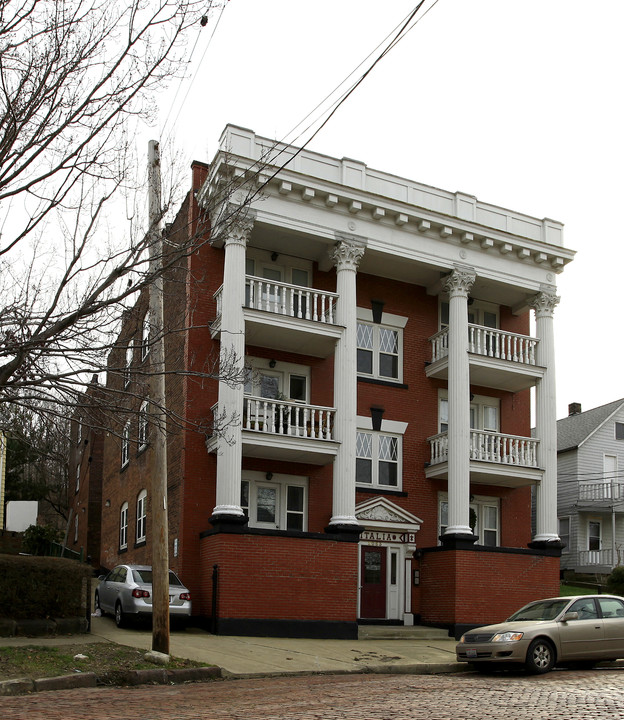 Italia in Cleveland, OH - Foto de edificio