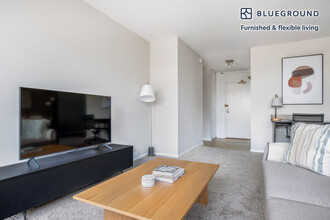 3450 N Lake Shore Dr, Unit FL6-ID715 in Chicago, IL - Building Photo - Building Photo
