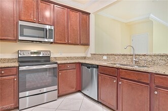 10288 Via Colomba Circle in Ft. Myers, FL - Foto de edificio - Building Photo