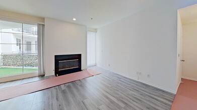 5350 White Oak Ave in Los Angeles, CA - Building Photo - Building Photo