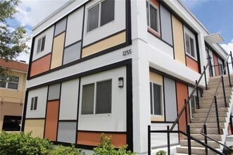1255 NE 128th St in North Miami, FL - Building Photo - Building Photo