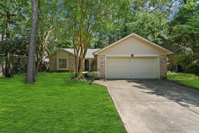property at 32 N Pathfinders Cir
