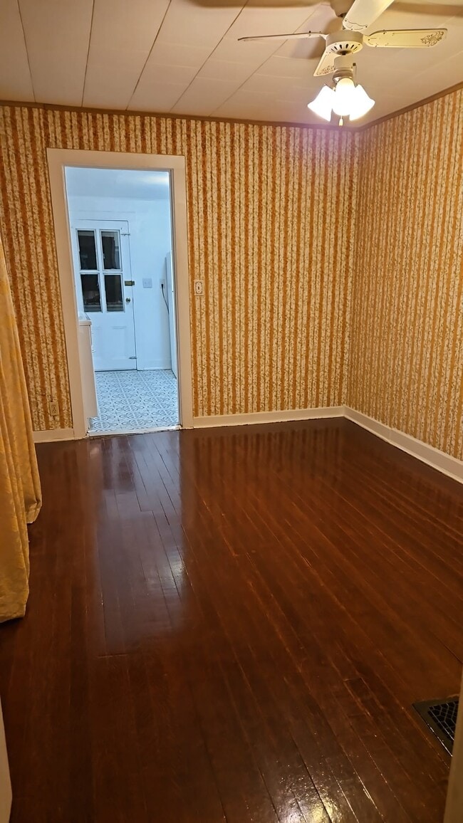 23 Rutherford St, Unit 2nd floor in Binghamton, NY - Foto de edificio - Building Photo