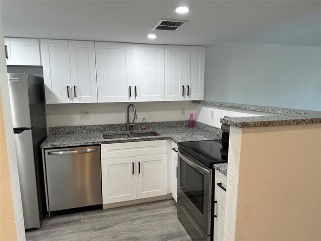 property at 3740 Inverrary Dr