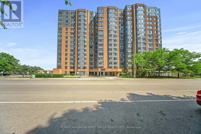 300-300 Webb Dr in Mississauga, ON - Building Photo - Building Photo