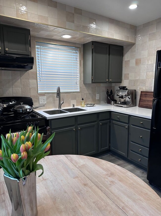 335 S Grand St in Orange, CA - Building Photo - Building Photo