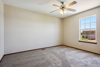 1022 NW Willow Dr in Grain Valley, MO - Building Photo - Building Photo