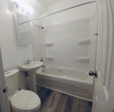 2422 Keele St in Toronto, ON - Building Photo - Building Photo