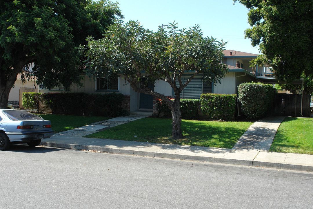 664 Azara Pl in Sunnyvale, CA - Foto de edificio