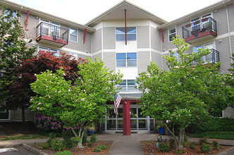 Leander Court in Portland, OR - Building Photo - Building Photo