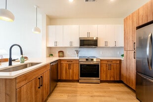 St Mary's & Elmira Flats in San Antonio, TX - Building Photo