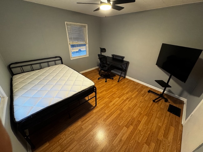 property at 2722 Shelby St