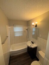 5906 E 99th Terrace in Kansas City, MO - Building Photo - Building Photo