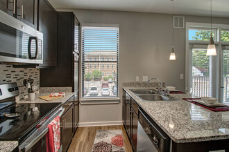Note 16 Apartments in Nashville, TN - Foto de edificio - Building Photo