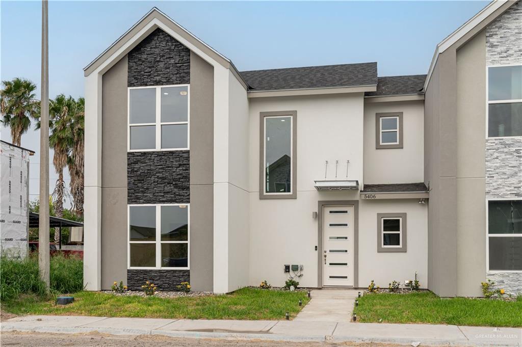 15 N Crown Point in Pharr, TX - Building Photo