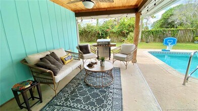 323 SW Ridge Ln in Stuart, FL - Building Photo - Building Photo