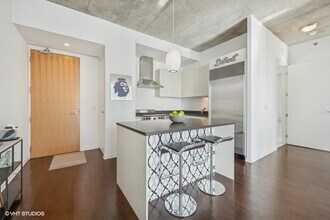 600 N Fairbanks Ct in Chicago, IL - Building Photo - Building Photo